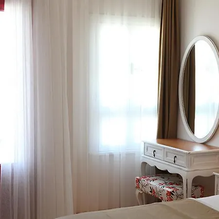 فندق La Krasi & Restaurant 2*