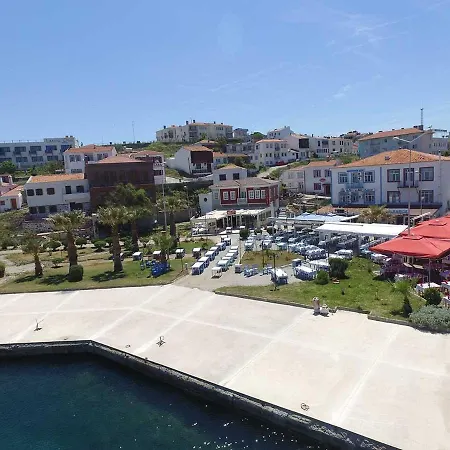 فندق La Krasi & Restaurant 2*