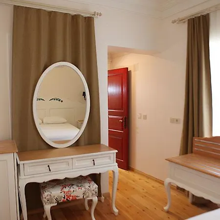 La Krasi & Restaurant بوزجادا