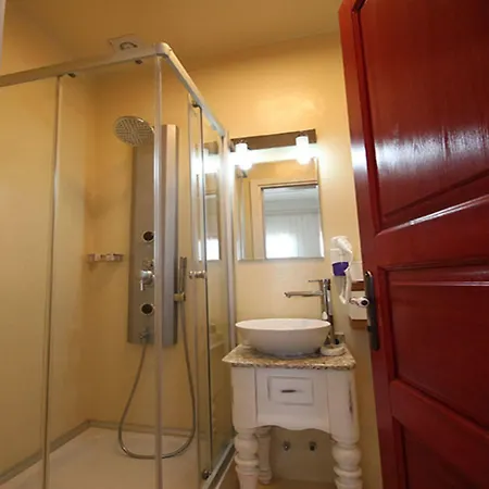 فندق La Krasi & Restaurant 2*