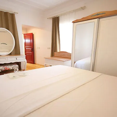 La Krasi & Restaurant 2* بوزجادا