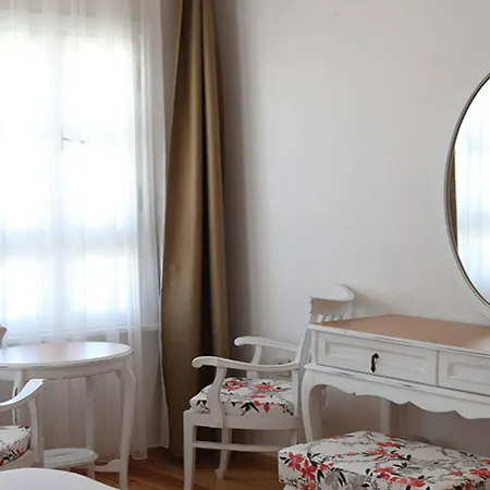 La Krasi & Restaurant بوزجادا